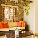 Seaview Amphitriti With Private Pool, 20 Min From Elafonissi Chania (Crete)