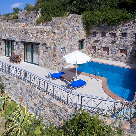 Seaview Amphitriti With Private Pool, 20 Min From Elafonissi Chania (Crete)