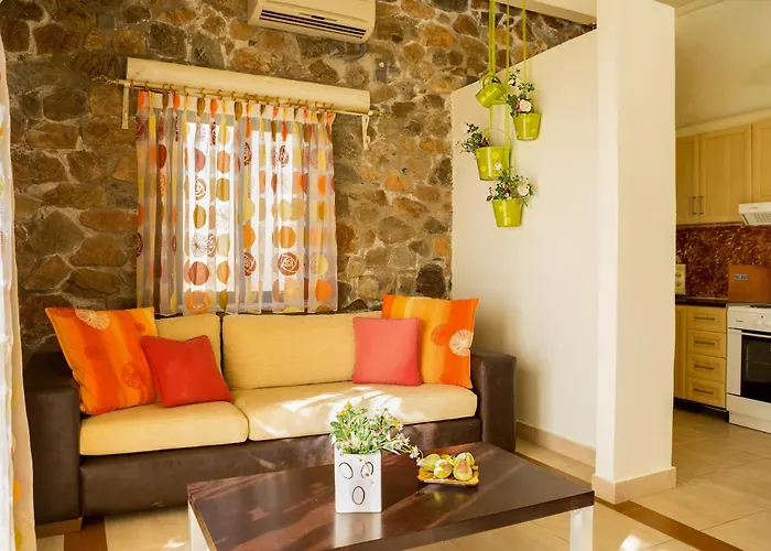 Seaview Amphitriti With Private Pool, 20 Min From Elafonissi Chania (Crete)